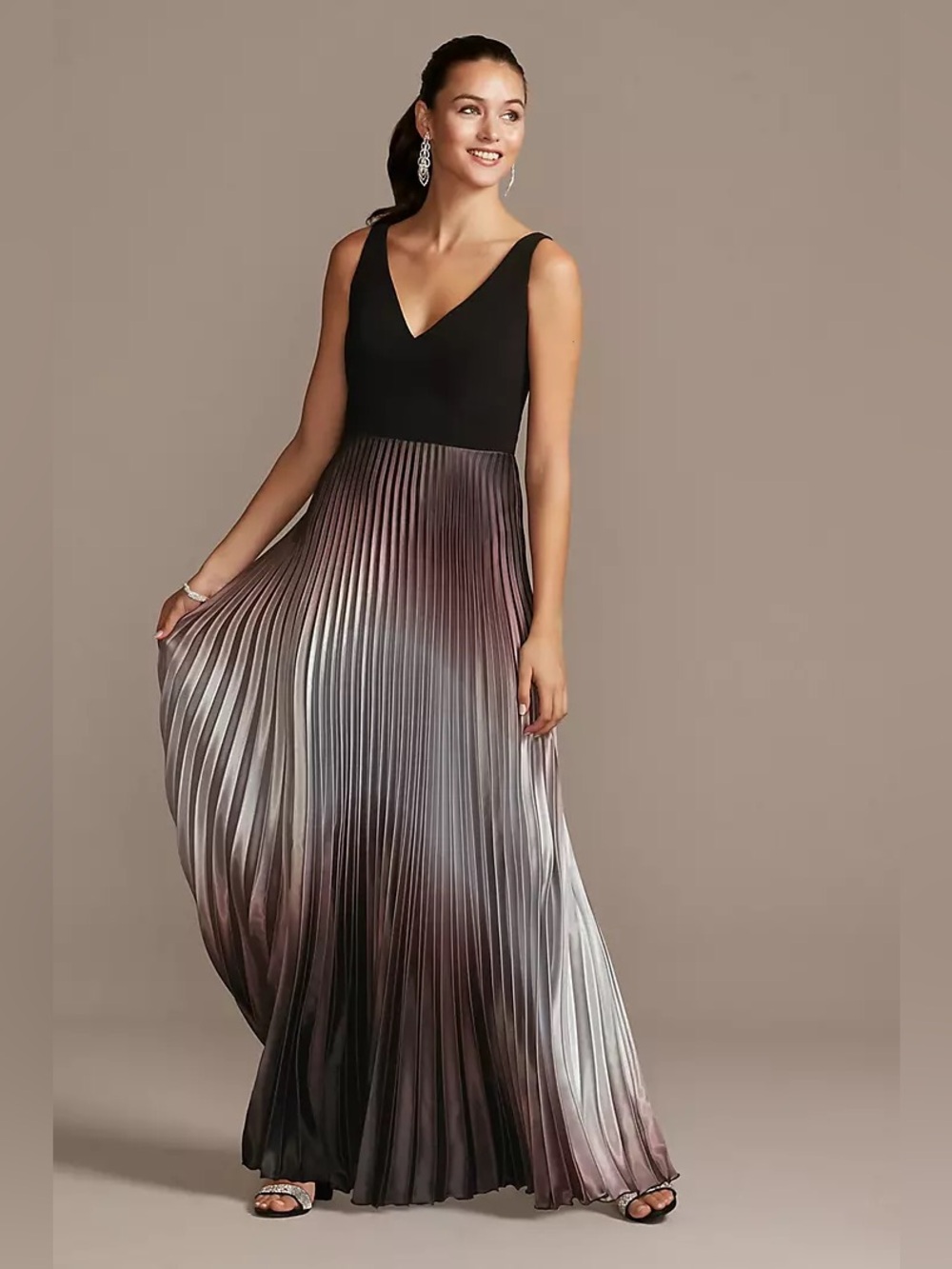 Sleeveless V-Neck Ombre Pleated Maxi Dress - Black to Gray